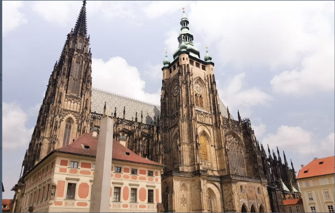 Introductory tour of Prague Castle with skip-the-line ticket - Image 3